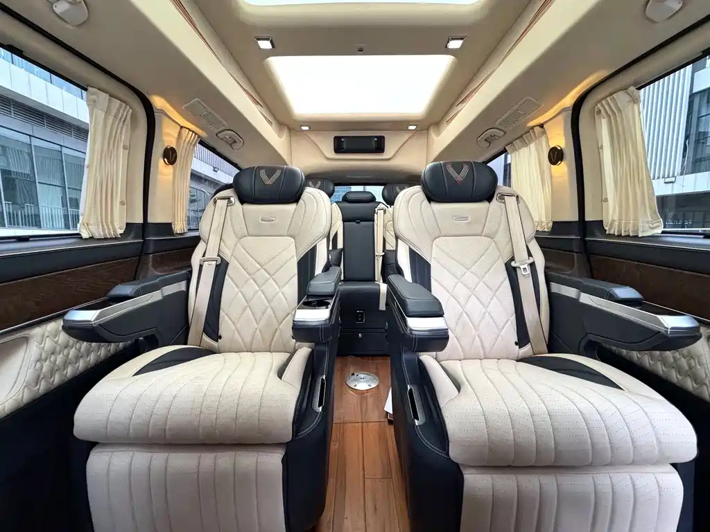 Mercedes-Benz V-Class 2023 — фото 8