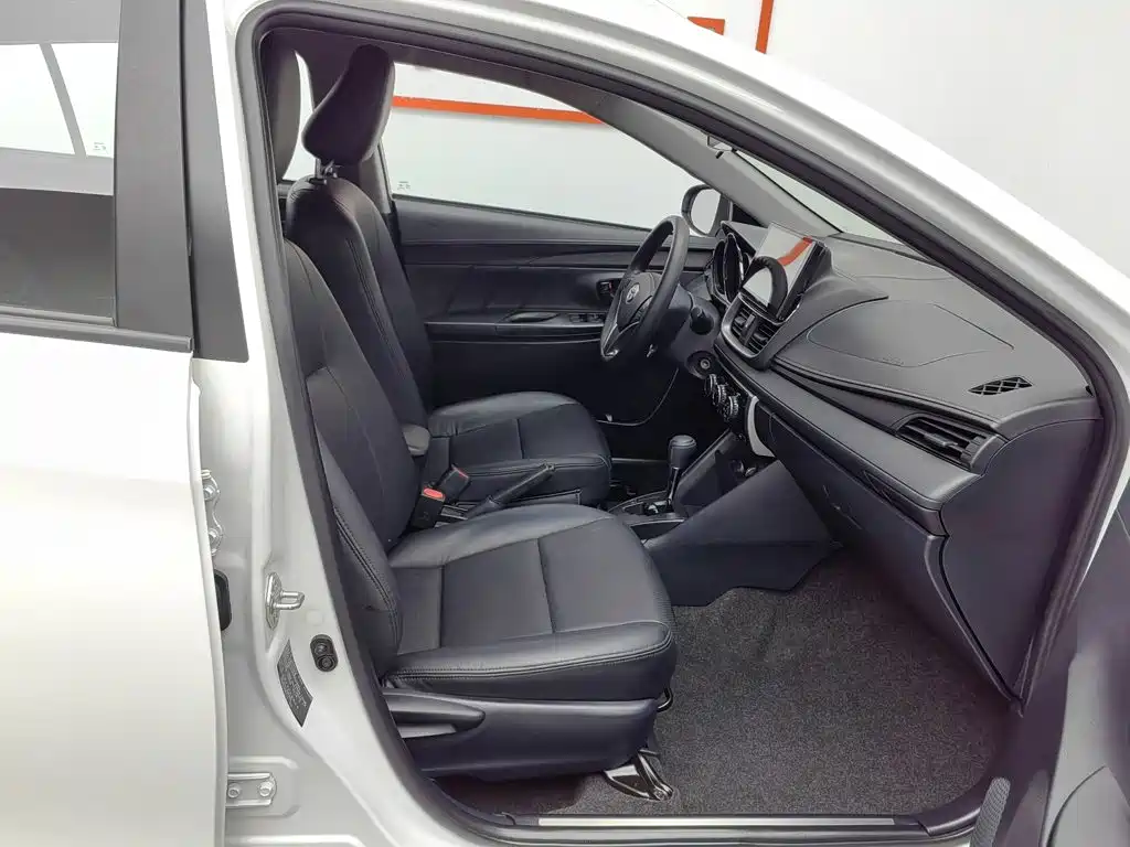Toyota Yaris L 2022 — фото 23
