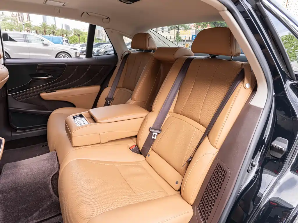Lexus LS 2021 — фото 12