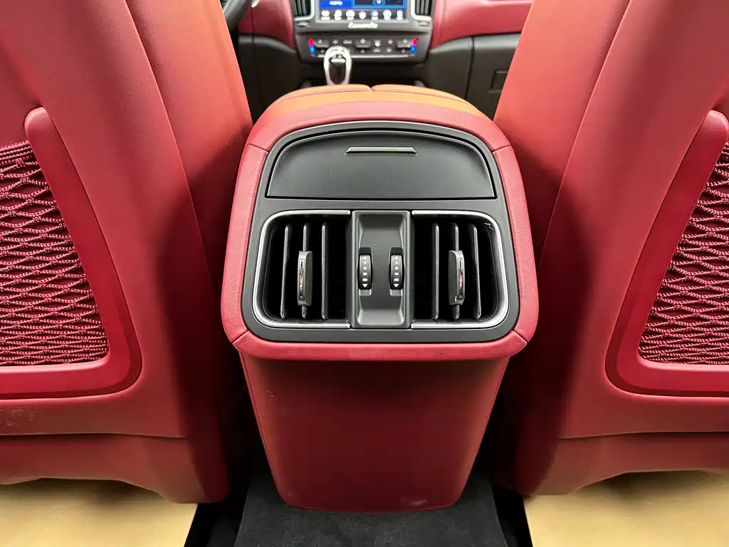 Maserati Levante 2019 — фото 27