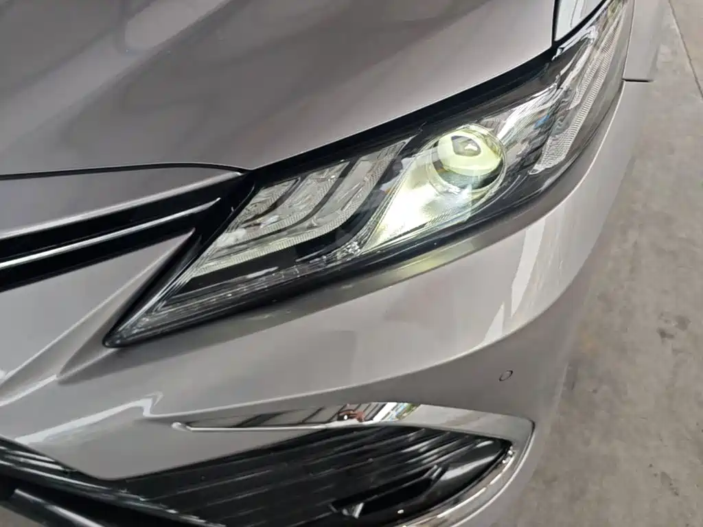 Toyota Camry 2022 — фото 24