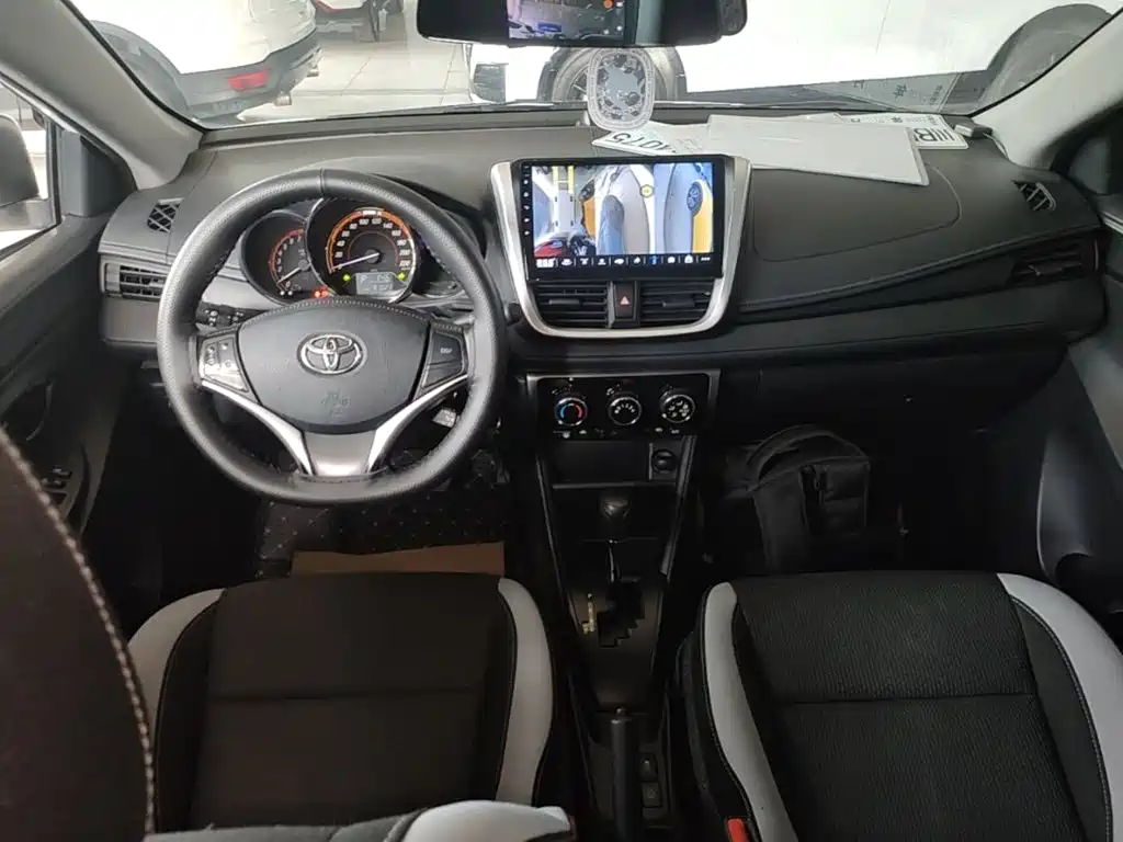 Toyota Yaris L 2021 — фото 10