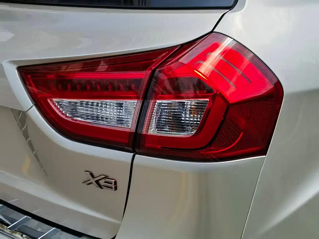 Geely Vision X3 2019 — фото 11