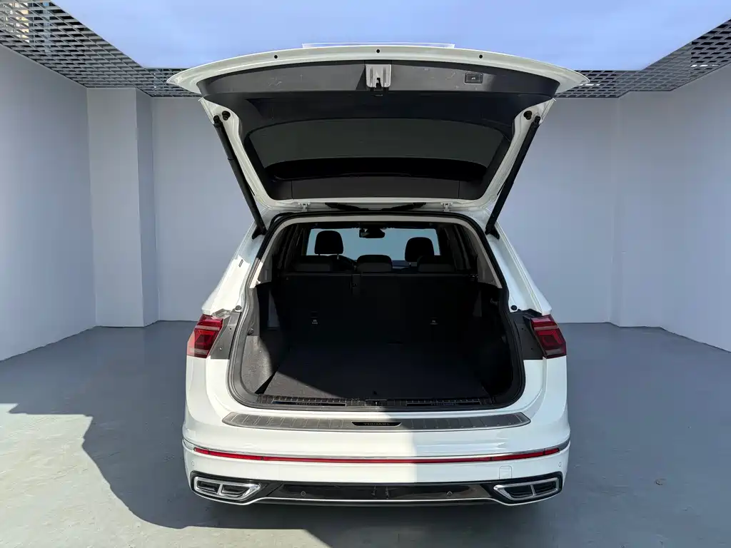 Volkswagen Tiguan L 2024 — фото 10