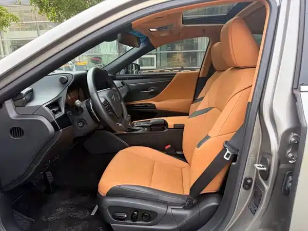 Lexus ES 2022