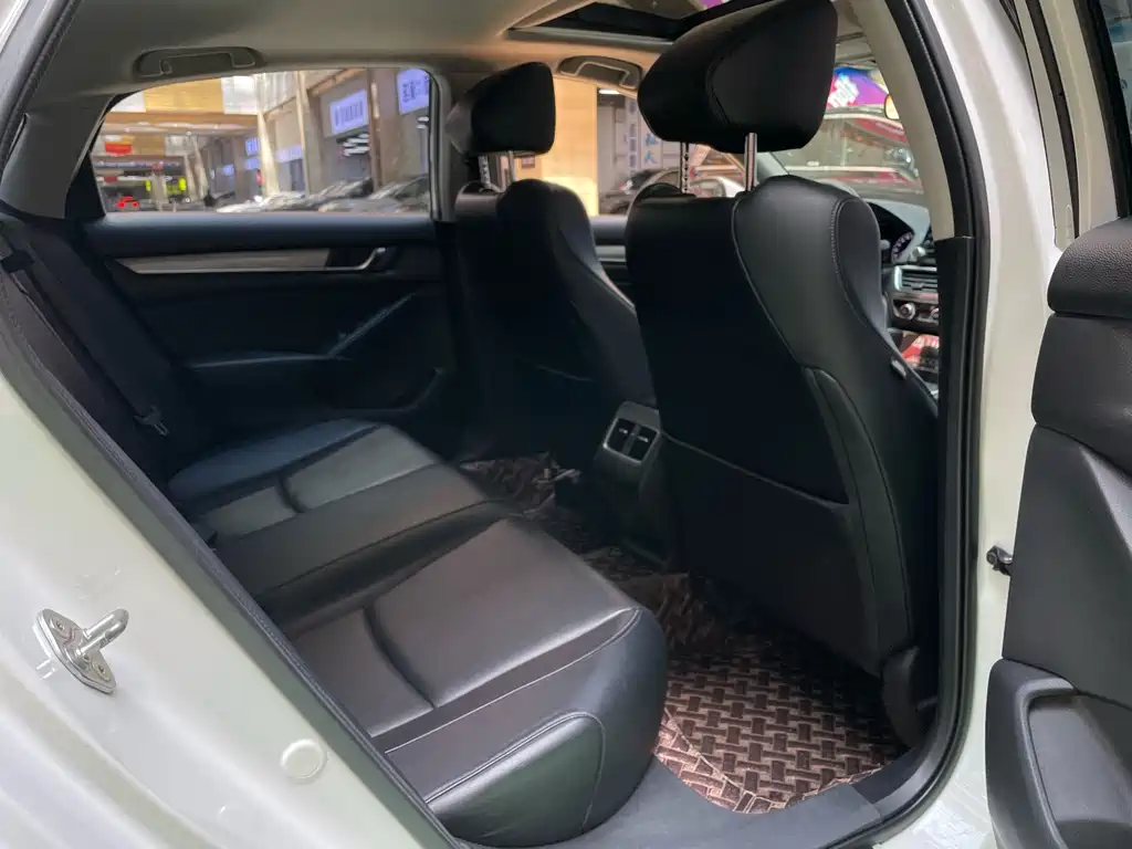 Honda Accord 2019 — фото 10