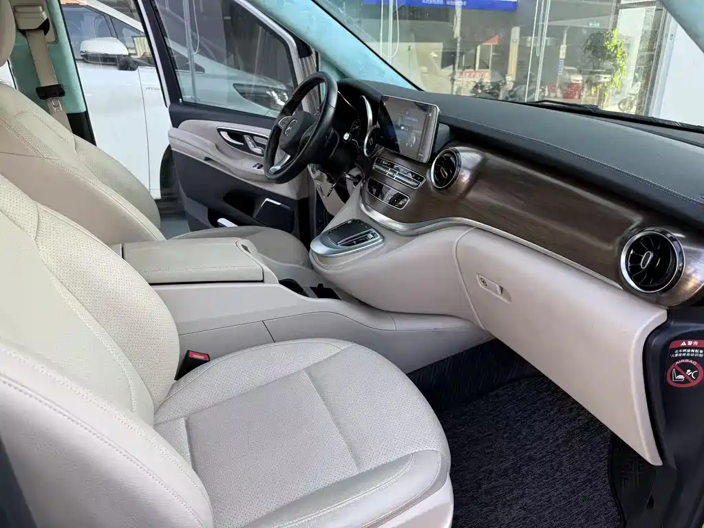 Mercedes-Benz V-Class 2022 — фото 10