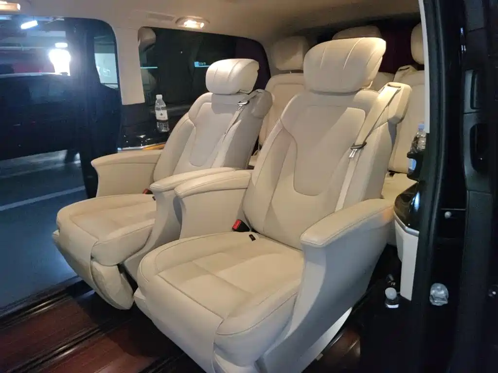 Mercedes-Benz V-Class 2018 — фото 18