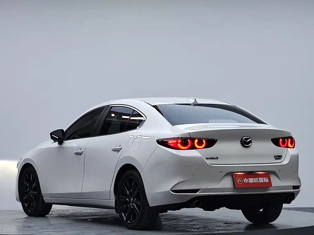Mazda 3 Axela 2023 — фото 18