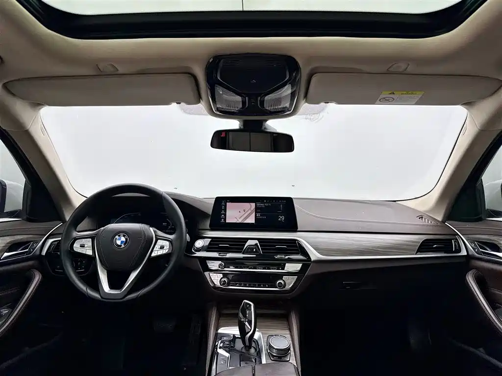 BMW 5 Series New Energy 2020 — фото 8