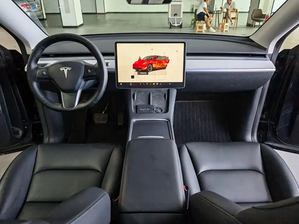 Tesla Model Y 2024 — фото 8