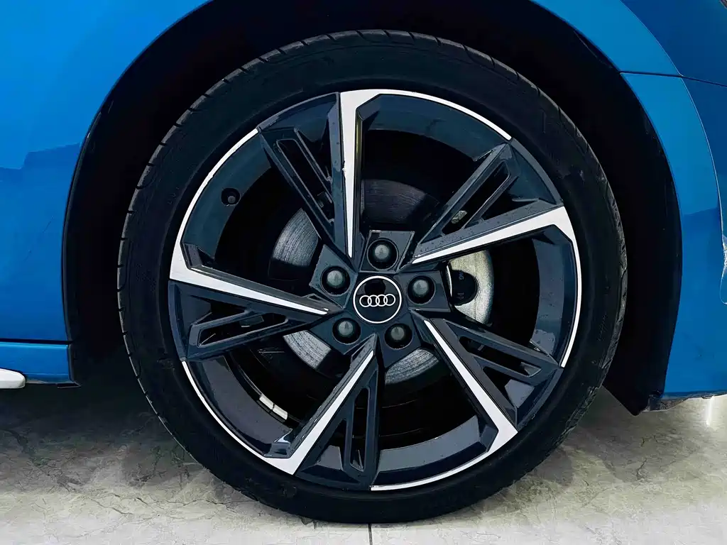 Audi A3 2023 — фото 13