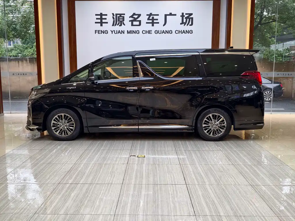 Toyota Alphard 2023 — фото 25