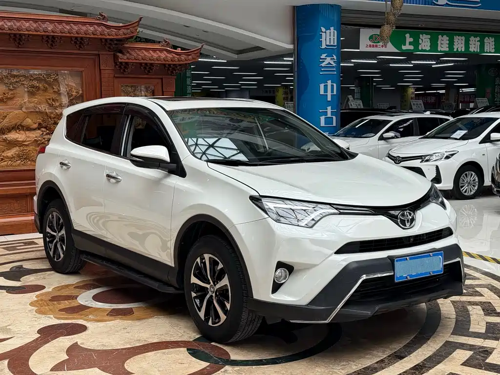 Toyota RAV4 2018 — фото 4