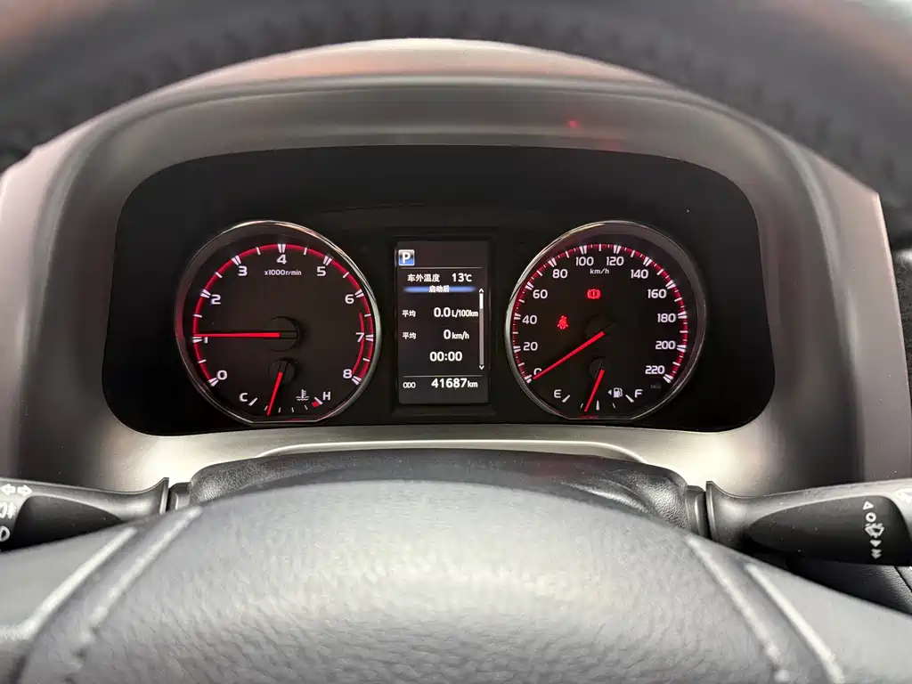 Toyota RAV4 2018 — фото 18