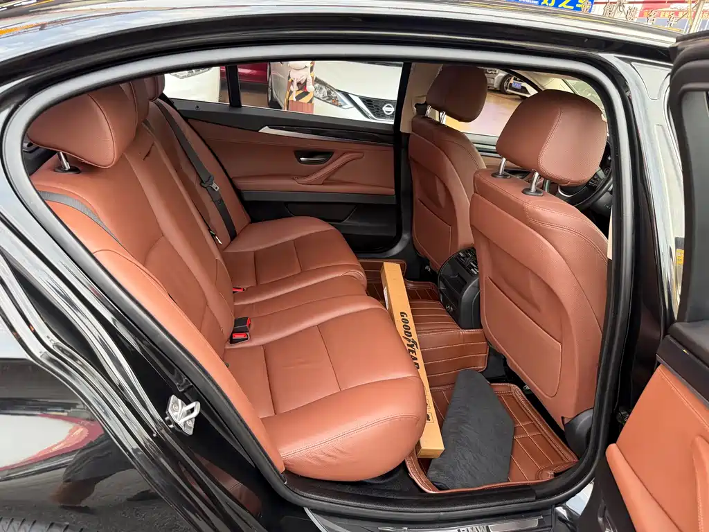 BMW 5 Series 2017 — фото 16
