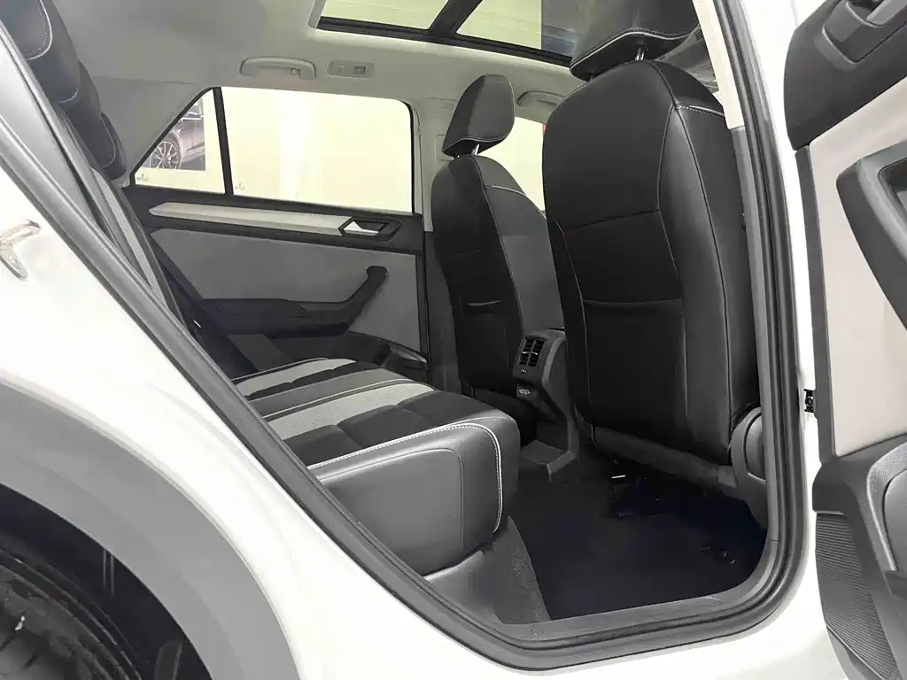 Volkswagen T-Roc 2024 — фото 13
