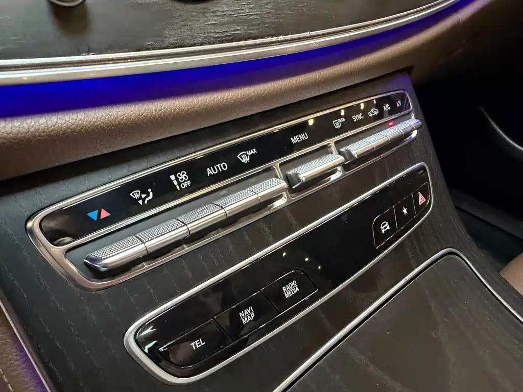 Mercedes-Benz E-Class 2020 — фото 10