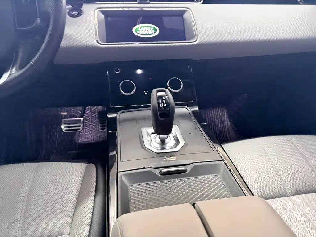 Land Rover Evoque 2021 — фото 16