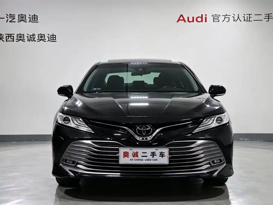 Toyota Camry 2019 — фото 2