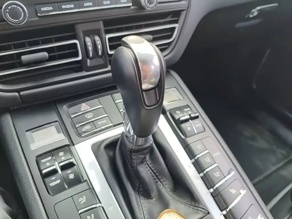 Porsche Macan 2019 — фото 14