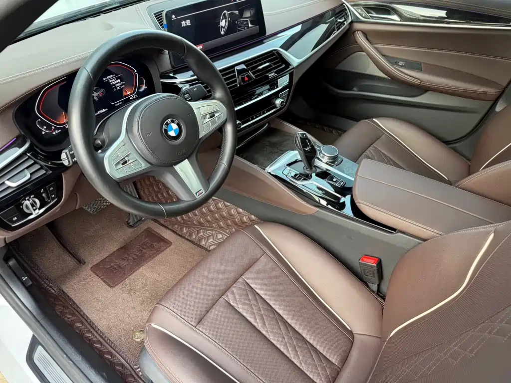 BMW 5 Series 2023 — фото 11