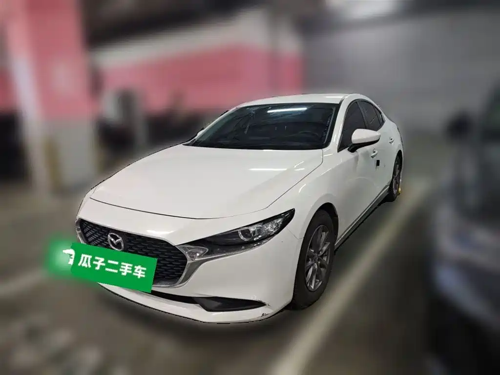 Mazda 3 Axela 2020 — фото 1