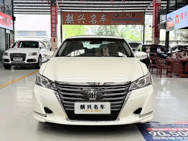 Toyota Crown 2016