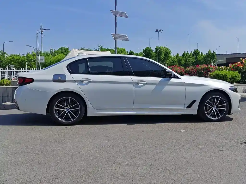 BMW 5 Series New Energy 2021 — фото 8