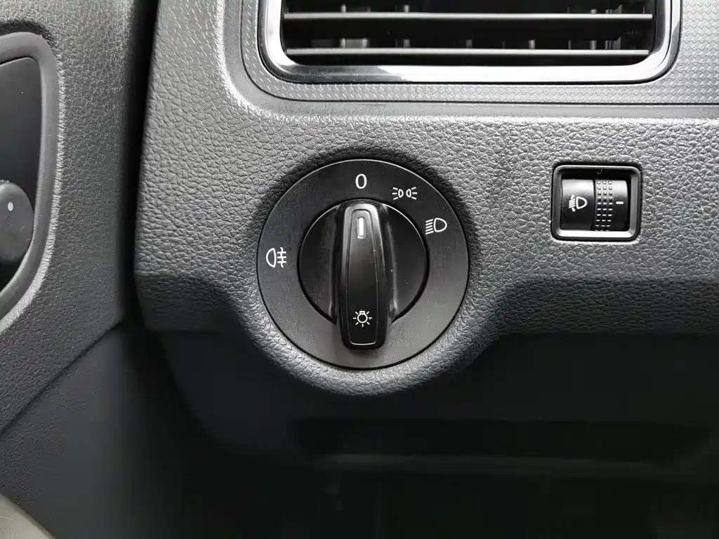 Skoda Rapid Spaceback 2017 — фото 21