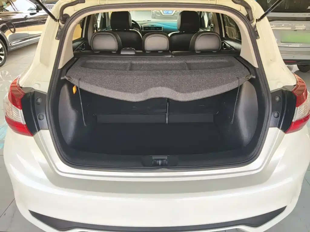 Nissan Tiida 2019 — фото 19