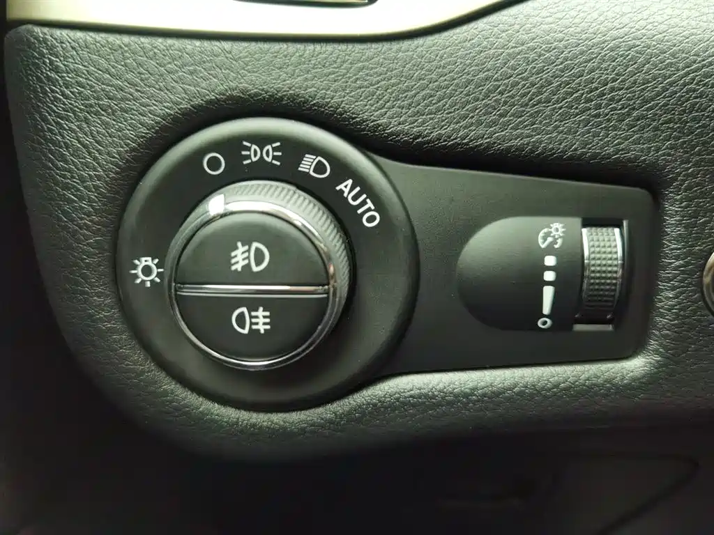 Jeep Cherokee 2018 — фото 21