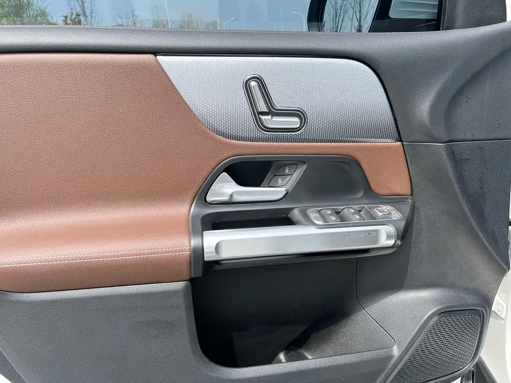 Mercedes-Benz GLB 2023 — фото 15