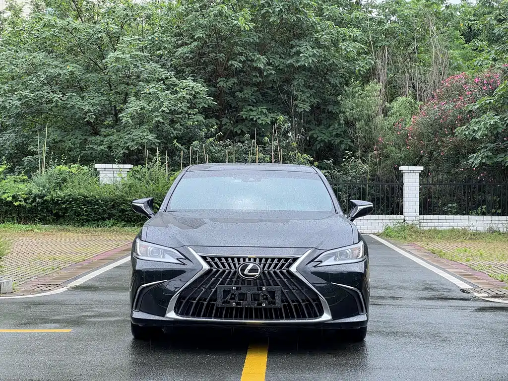 Lexus ES 2023 — фото 2