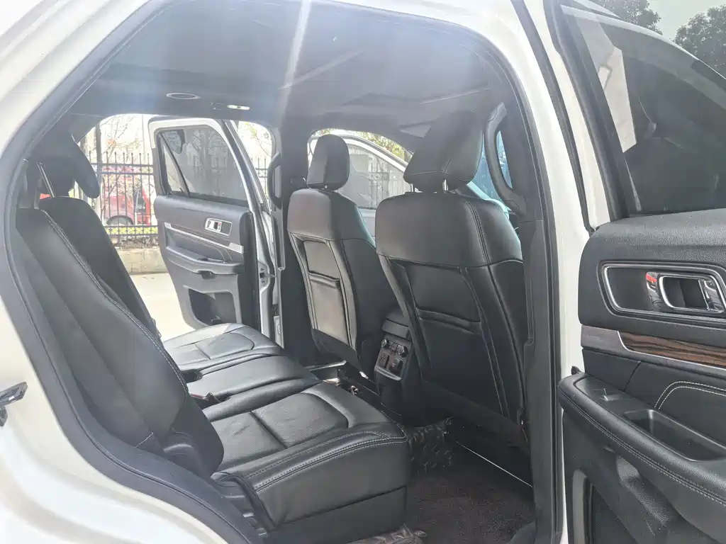 Ford Explorer 2019 — фото 19