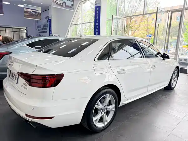 Audi A4L 2018