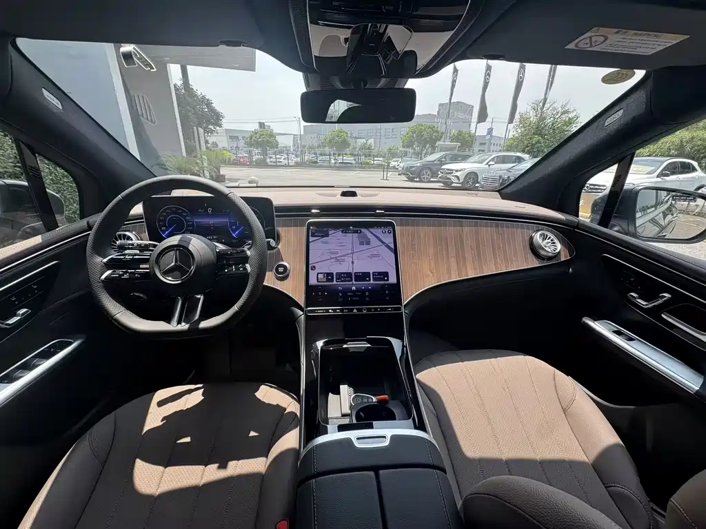 Mercedes-Benz EQE SUV 2025 — фото 19