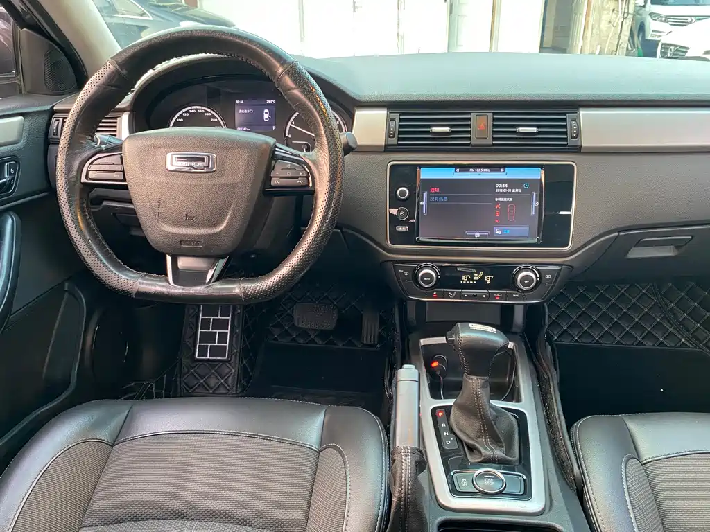 Qoros 3 2017