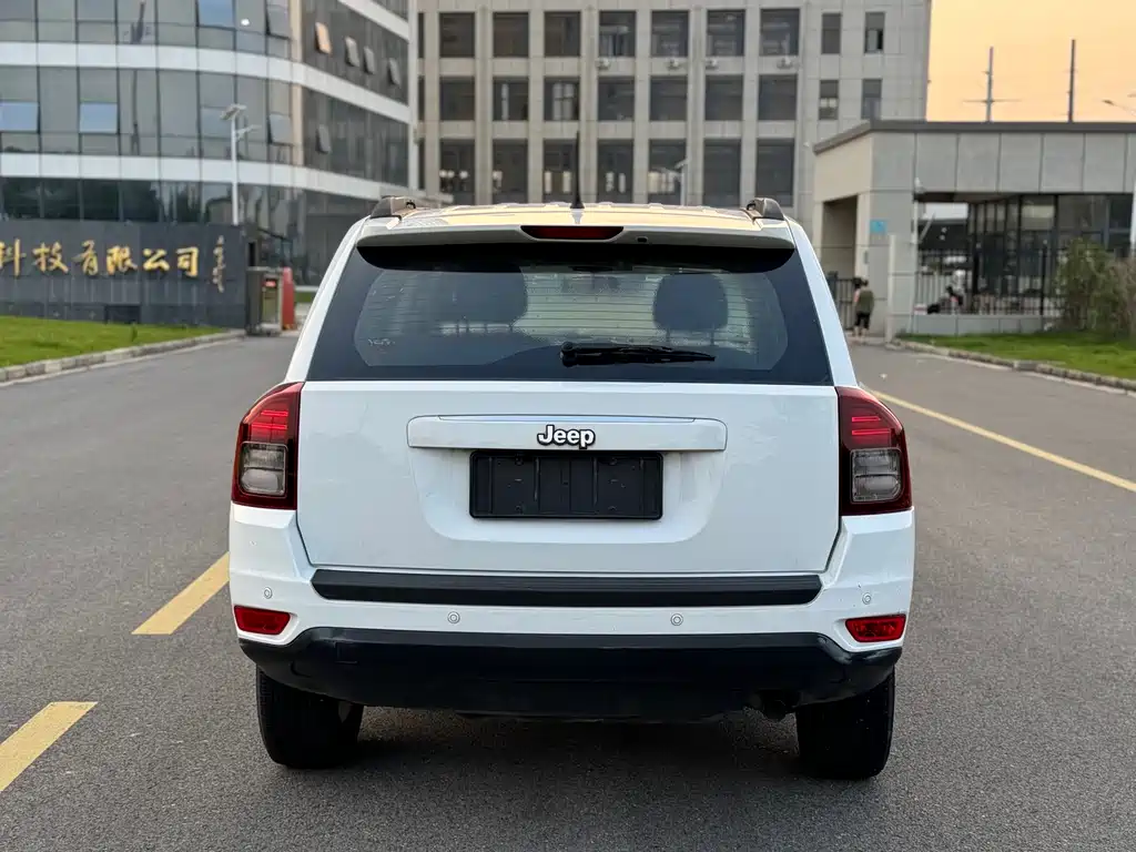 Jeep Compass 2013 — фото 10