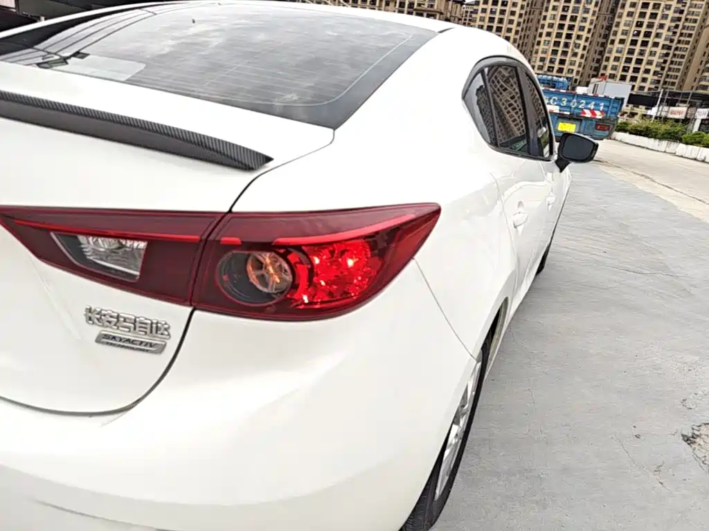 Mazda 3 Axela 2016 — фото 8