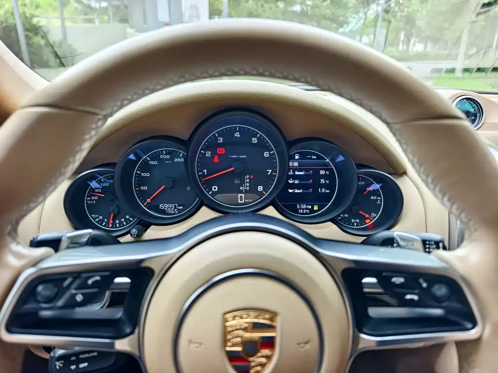 Porsche Cayenne 2015 — фото 16