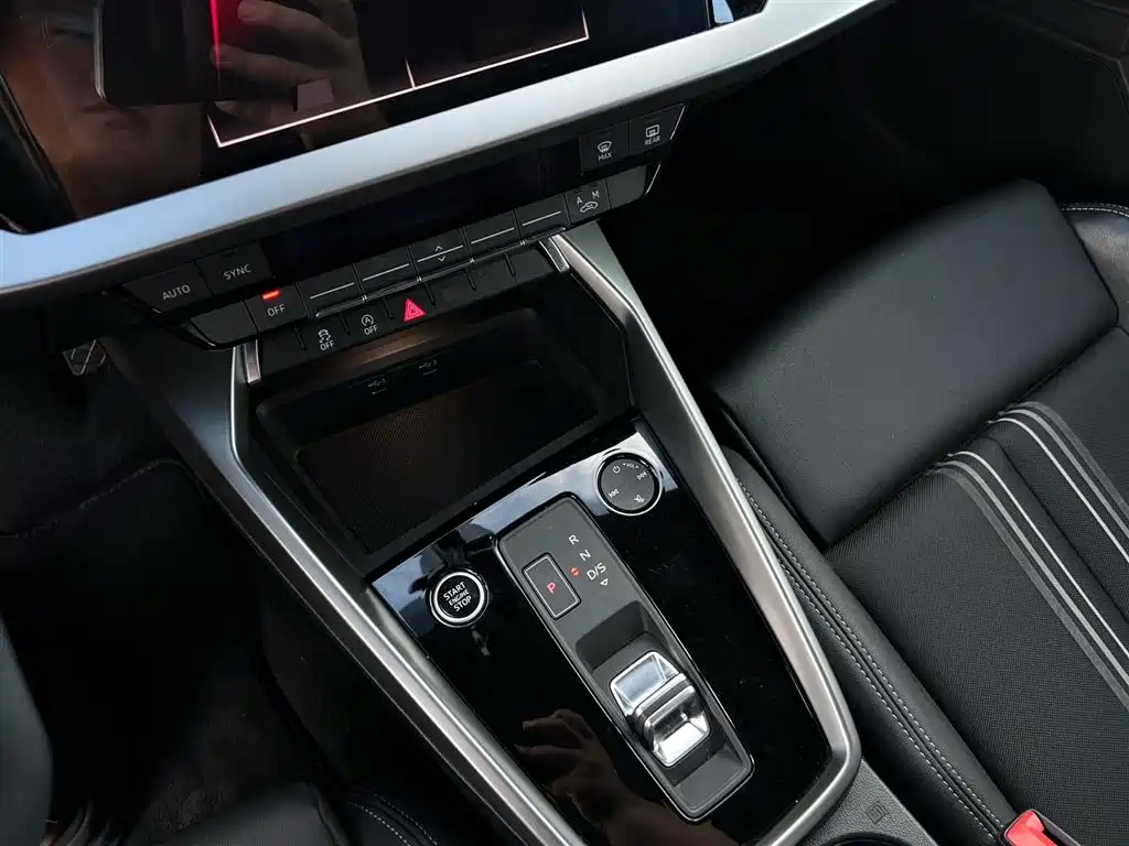 Audi A3 2023 — фото 10