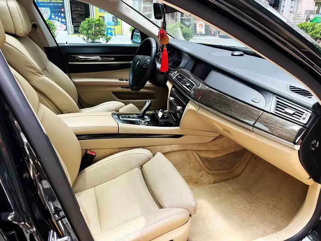 BMW 7 Series 2009 — фото 15