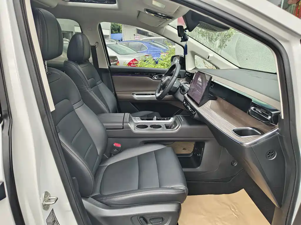 GAC Trumpchi E8 PHEV 2024 — фото 20