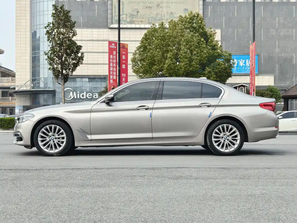 BMW 5 Series 2019 — фото 8
