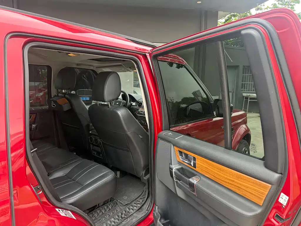 Land Rover Discovery 2015 — фото 16