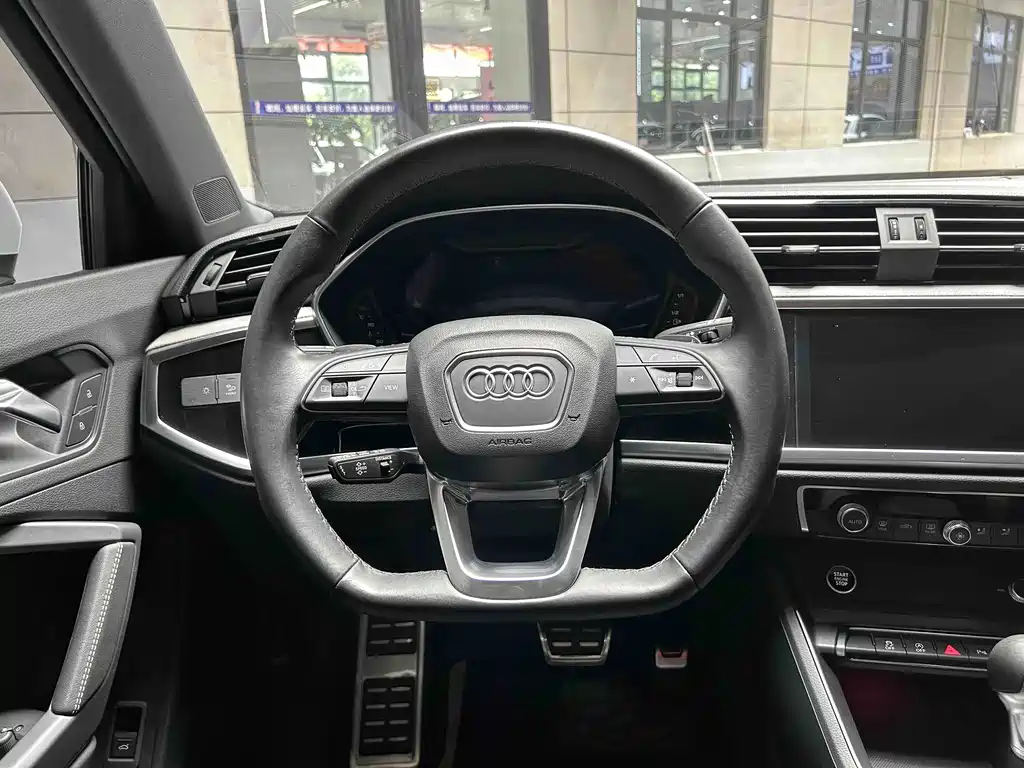 Audi Q3 2023 — фото 15