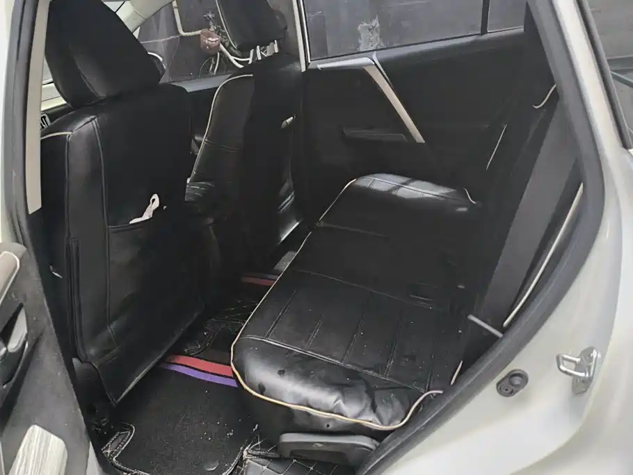 Toyota RAV4 2018 — фото 11