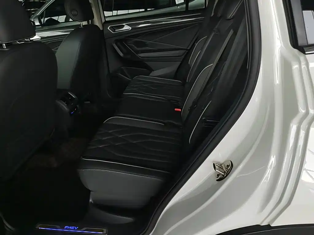 Volkswagen Tiguan L Plug-In Hybrid 2023 — фото 17