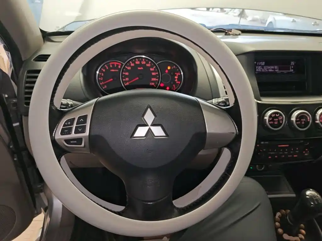 Mitsubishi Pajero Jinchang 2015 — фото 11